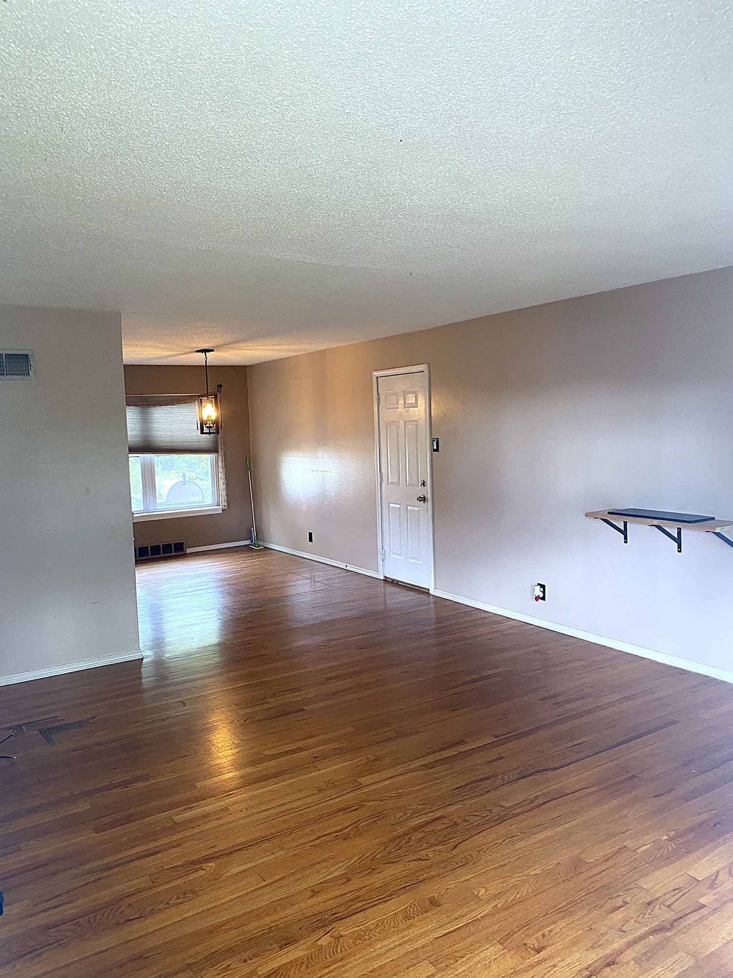 Open living to dining