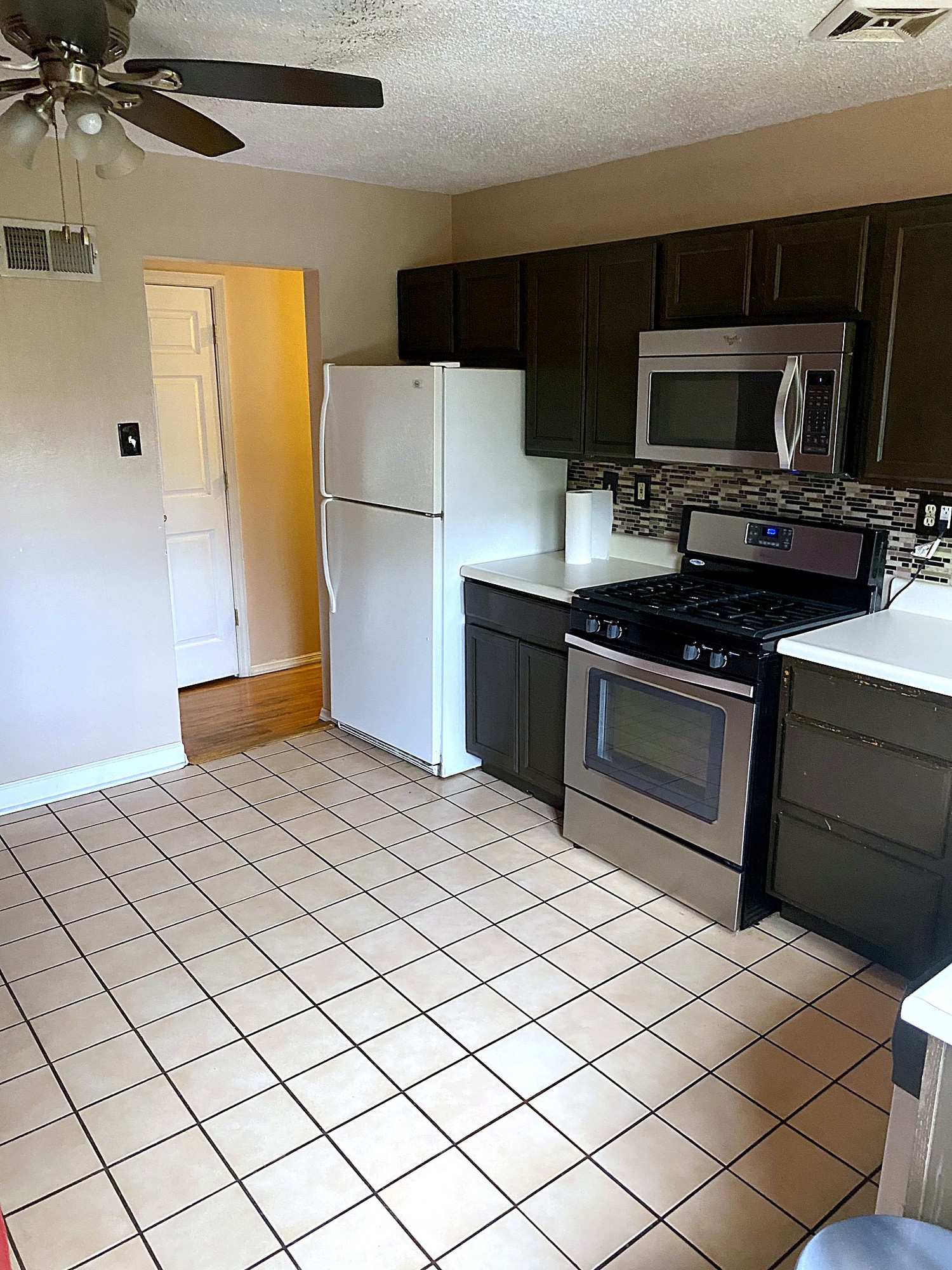 Kitchen & pantry hall